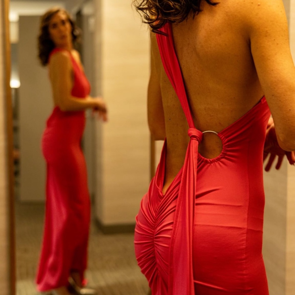 Elegant Backless Gown ✨